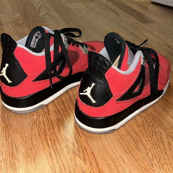 Jordan 4 Retro Toro Bravo Sneaker - Picture 6 of 6